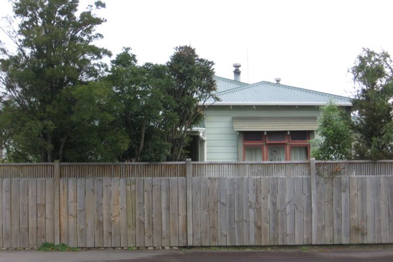 Photo of property in 10a Stewart Crescent, Hokowhitu, Palmerston North, 4410