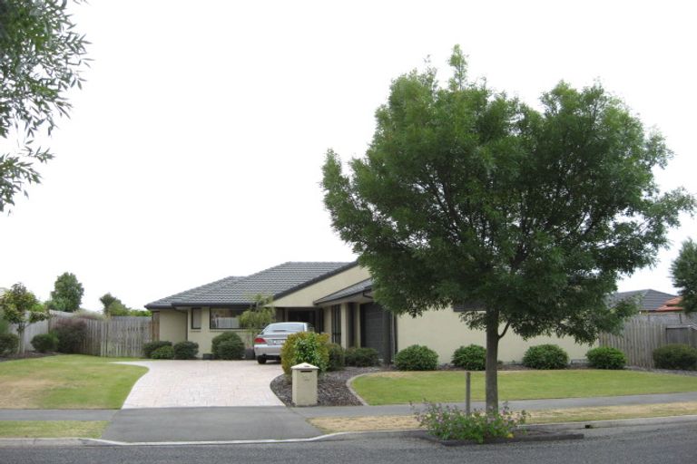 Photo of property in 18 Amoka Crescent, Parklands, Christchurch, 8083