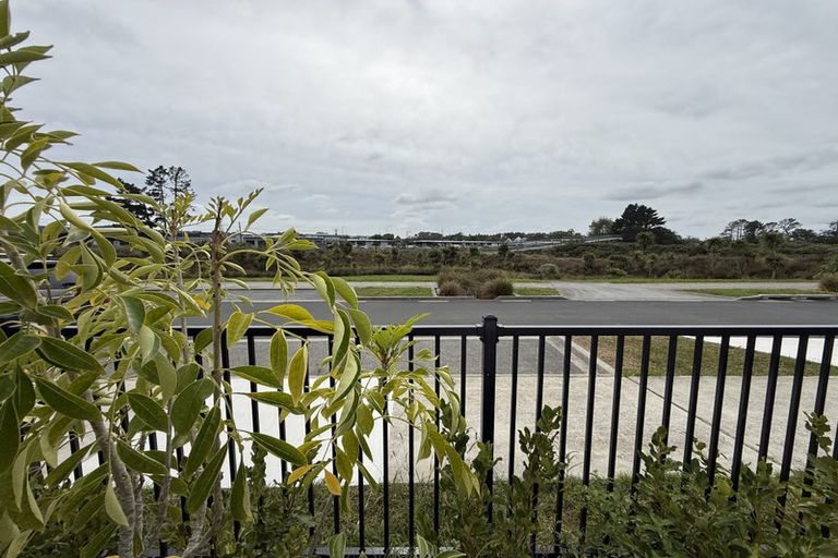 Photo of property in 138 Vintry Drive, Kumeu, 0810