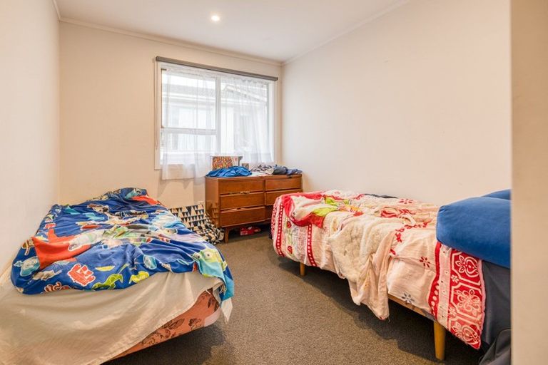 Photo of property in 112 Colwill Road, Massey, Auckland, 0614
