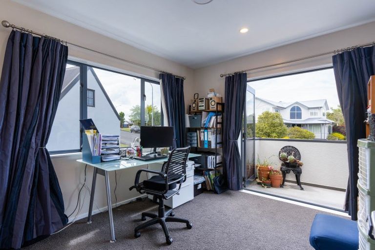 Photo of property in 11 Ruapehu Drive, Fitzherbert, Palmerston North, 4410