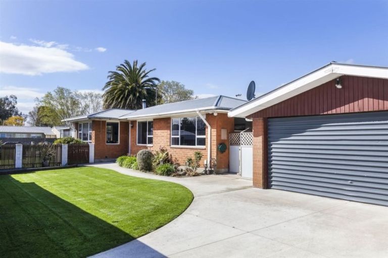 Photo of property in 12a Valerie Place, Redwood, Christchurch, 8051