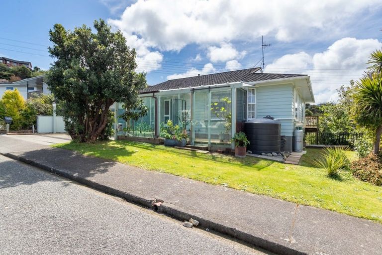 Photo of property in 3 Ardal Grove, Tirohanga, Lower Hutt, 5010