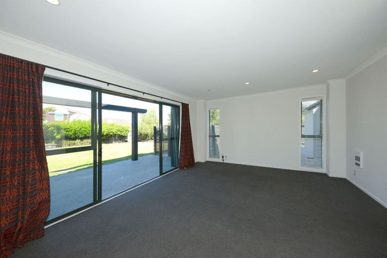 Photo of property in 3 Bottle Lake Drive, Parklands, Christchurch, 8083