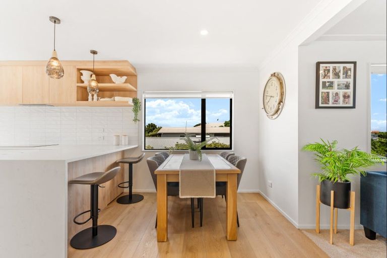 Photo of property in 11 Barrier View Road, Leigh, 0985