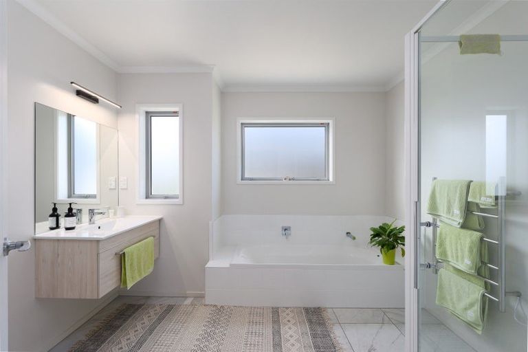 Photo of property in 2 Crown Terrace, Britannia Heights, Nelson, 7010