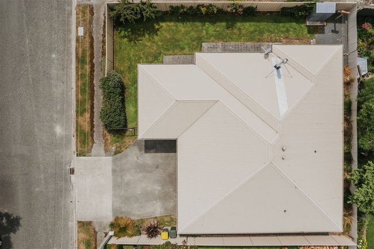 Photo of property in 19 Burns Street, Milton, 9220