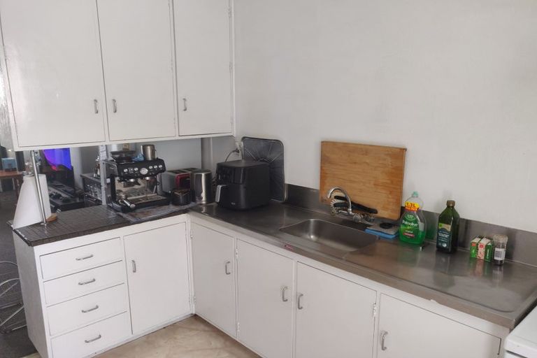 Photo of property in 105 Te Atatu Road, Te Atatu South, Auckland, 0610