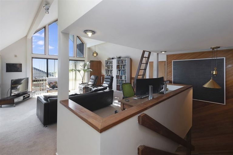 Photo of property in 24 Belleview Terrace, Mount Pleasant, Christchurch, 8081