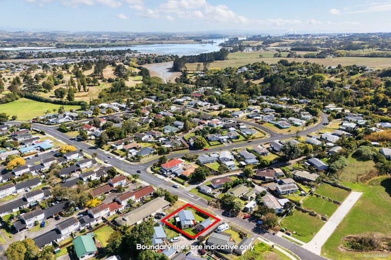 Photo of property in 71 Hamilton Drive, Waiuku, 2123