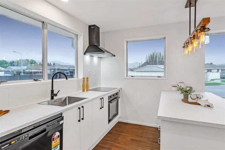 Photo of property in 18 Stacey Place, Woolston, Christchurch, 8062