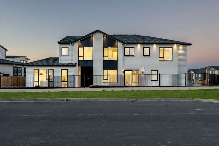 Photo of property in 19 Aklander Rise, Flat Bush, Auckland, 2019