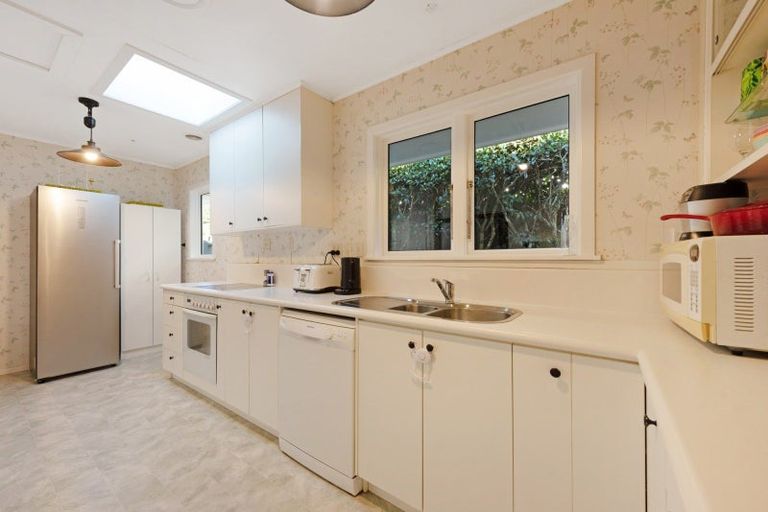 Photo of property in 48 Homewood Crescent, Karori, Wellington, 6012