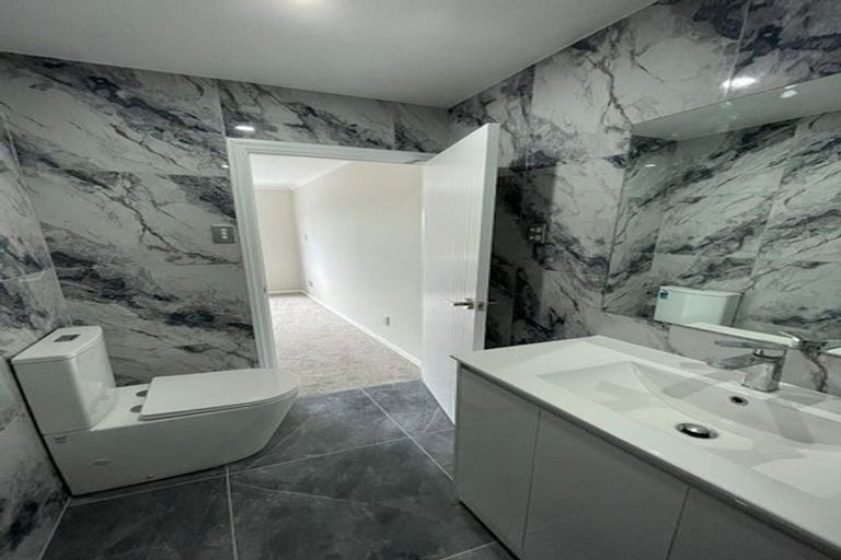 Photo of property in 4b Mirrabooka Avenue, Botany Downs, Auckland, 2010