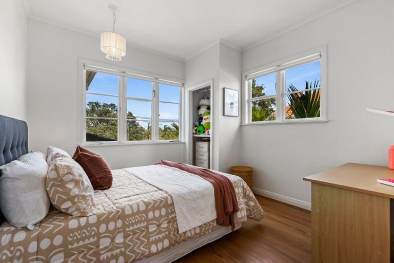 Photo of property in 28 Hanlon Crescent, Narrow Neck, Auckland, 0624