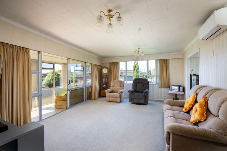 Photo of property in 40 Nevada Drive, Merrilands, New Plymouth, 4312