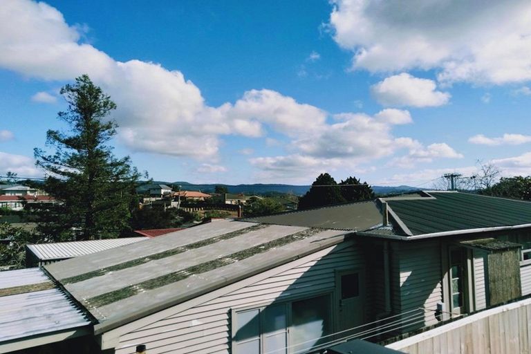 Photo of property in 4b Wattle Road, Sunnyvale, Auckland, 0612