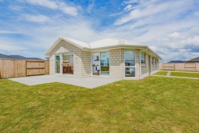 Photo of property in 19 Cupples Street, Papamoa Beach, Papamoa, 3118