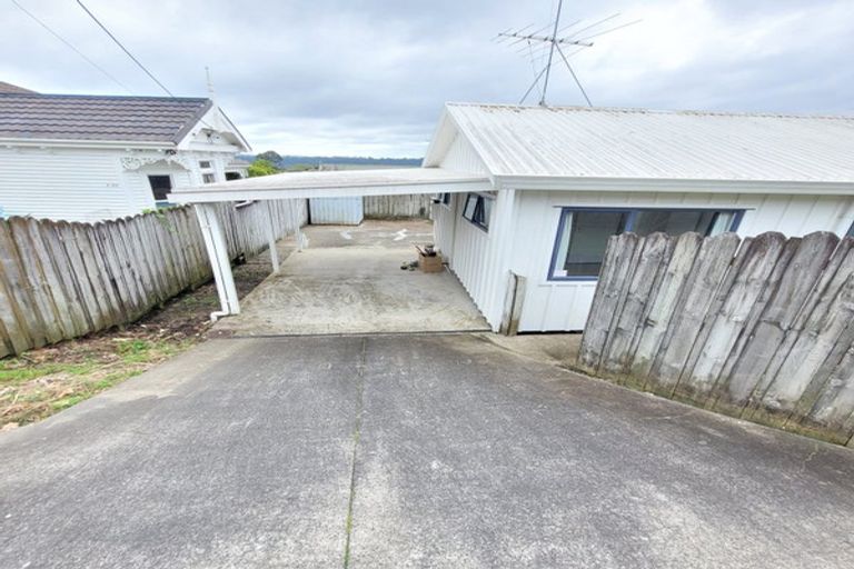 Photo of property in 1/100 Birkdale Road, Birkdale, Auckland, 0626