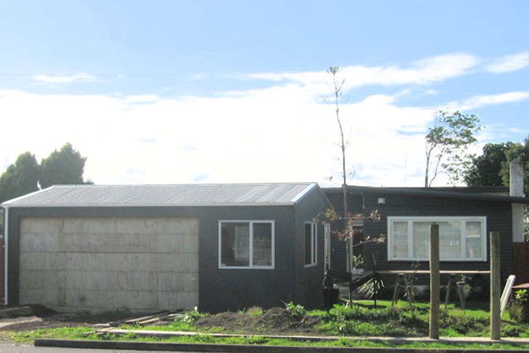 Photo of property in 11 Keeling Road, Henderson, Auckland, 0612