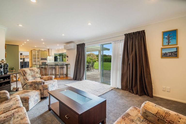 Photo of property in 88 Boord Crescent, Kumeu, 0891