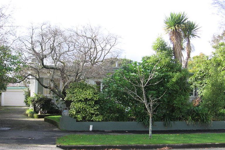 Photo of property in 8 Trent Avenue, Hokowhitu, Palmerston North, 4410