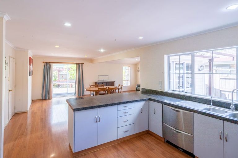 Photo of property in 2 Rosebank Avenue, Kelvin Grove, Palmerston North, 4414