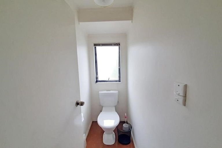 Photo of property in 16 Mallard Place, Unsworth Heights, Auckland, 0632