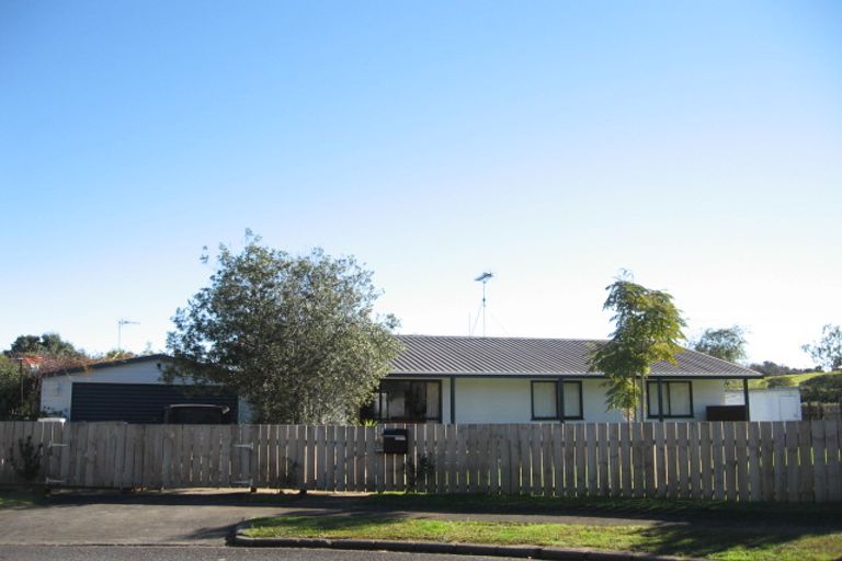 Photo of property in 38 Seaward Place, Wattle Downs, Auckland, 2103