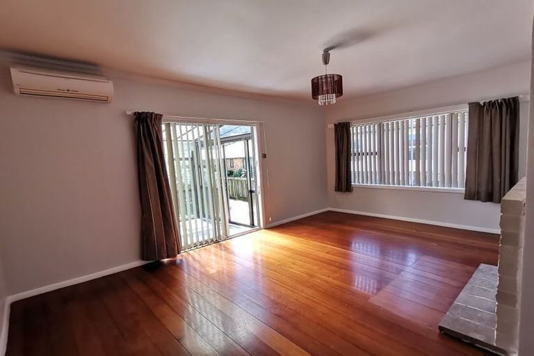 Photo of property in 9 Hinau Street, Tawa, Wellington, 5028