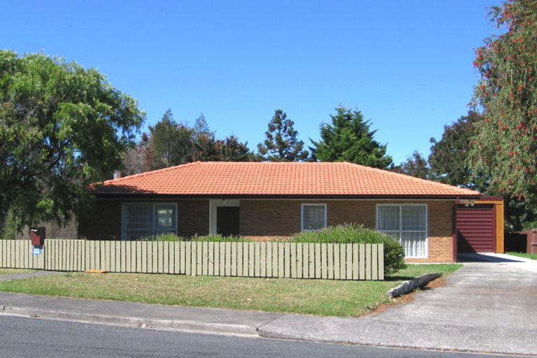 Photo of property in 9 St Catherine Crescent, West Harbour, Auckland, 0618