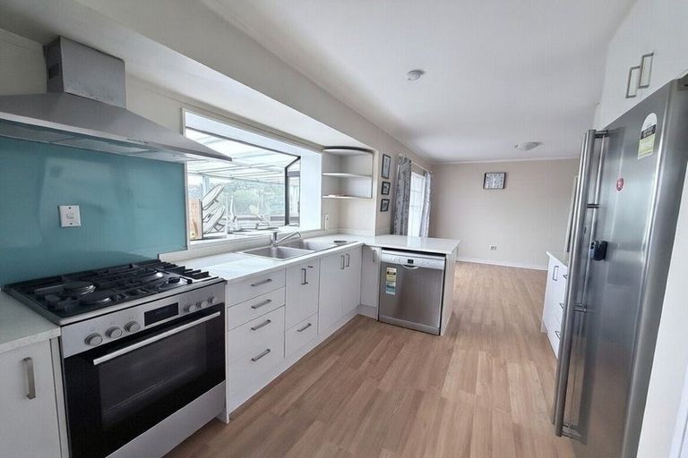 Photo of property in 19 Miriam Corban Heights, Henderson, Auckland, 0612