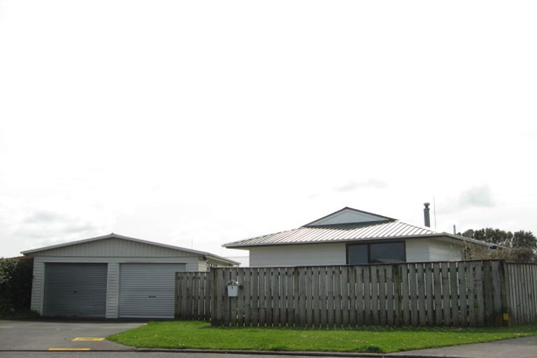 Photo of property in 6 Tawari Street, Inglewood, 4330