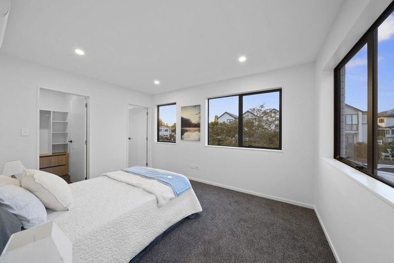 Photo of property in 23c Wanaka Place, Pakuranga Heights, Auckland, 2010