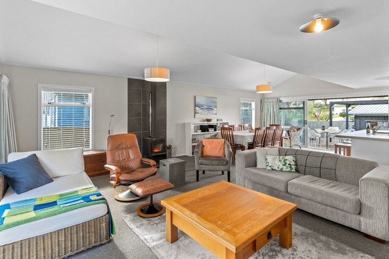 Photo of property in 6 Kent Avenue, Waitarere Beach, Levin, 5510