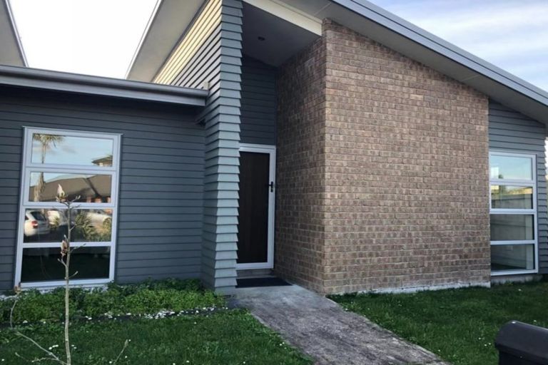 Photo of property in 17 Chadwick Place, Rototuna North, Hamilton, 3210