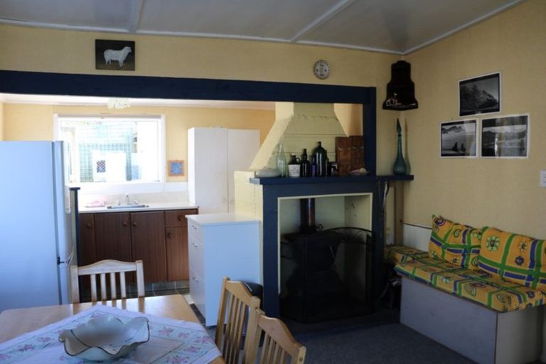 Photo of property in 2 Marine Terrace, Kaka Point, 9271