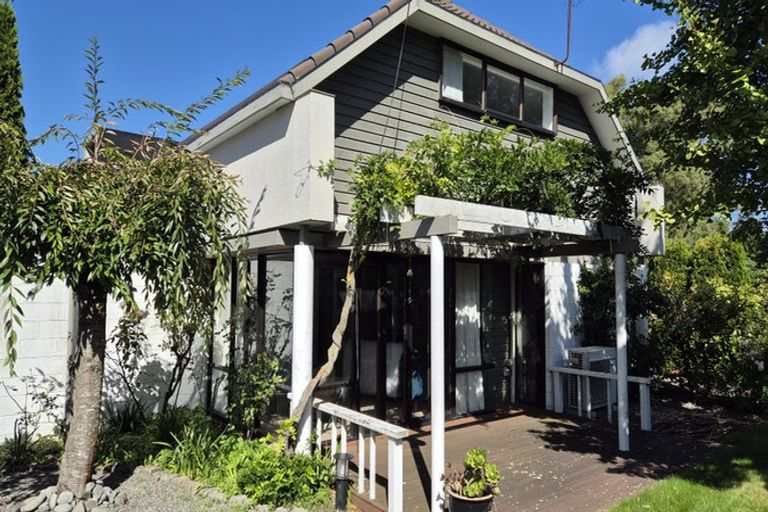 Photo of property in 4/17 Swanleigh Place, Ilam, Christchurch, 8041