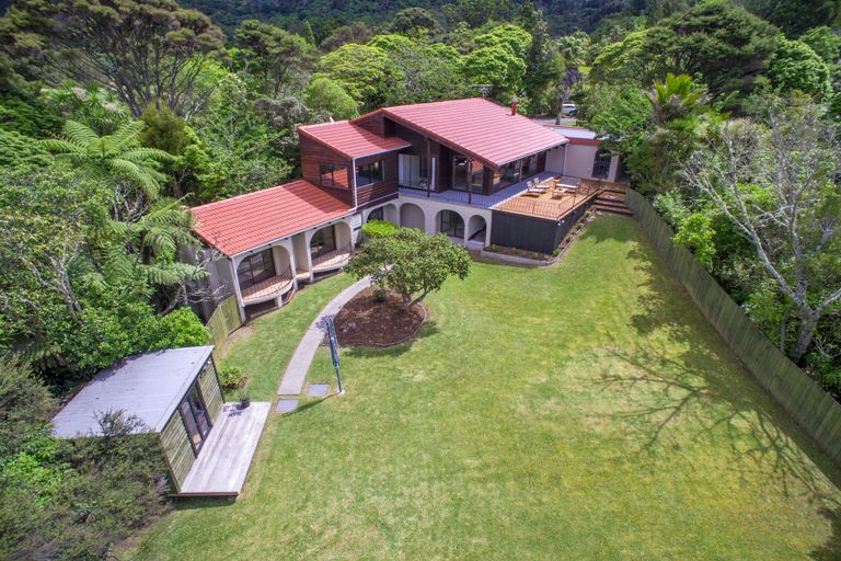 Photo of property in 24 Atarua Gardens, Waiatarua, Auckland, 0604