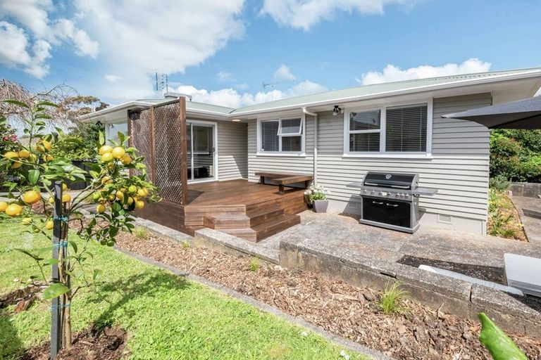 Photo of property in 31 Advene Road, Cockle Bay, Auckland, 2014