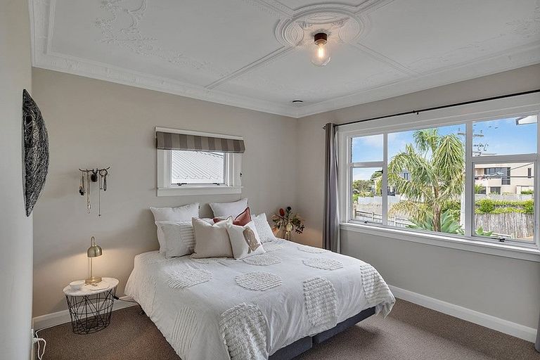 Photo of property in 20 South Road, Moturoa, New Plymouth, 4310