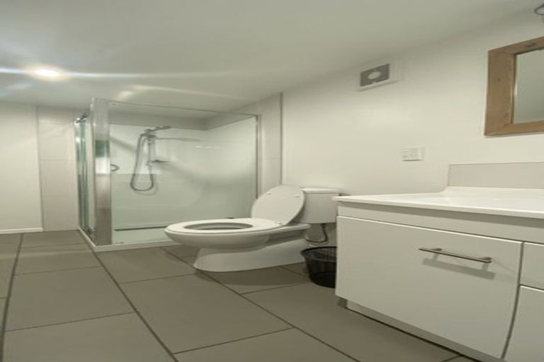 Photo of property in 42 Pitau Road, Mount Maunganui, 3116