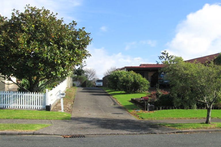 Photo of property in 9 Halldene Terrace, Red Beach, 0932