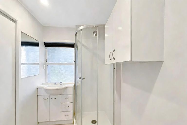 Photo of property in 24 Marie Crescent, Te Atatu South, Auckland, 0610