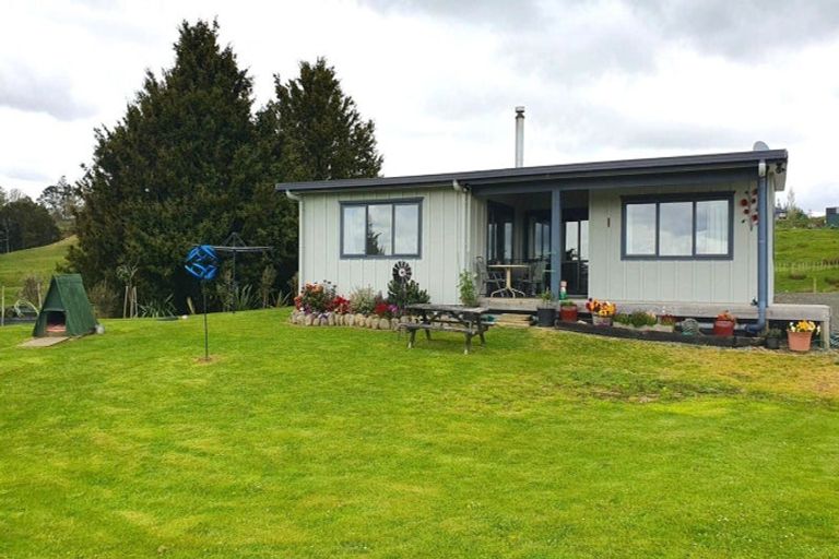 Photo of property in 4 Kendall Road, Maungakaramea, Whangarei, 0178