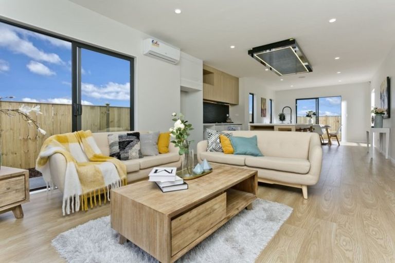 Photo of property in 18 Surf View Crescent, Red Beach, 0932