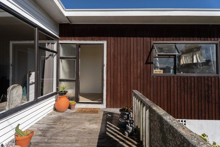 Photo of property in 19 Bayview Road, Paremata, Porirua, 5024