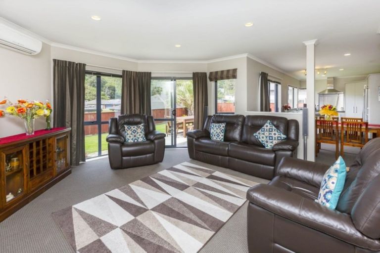Photo of property in 44 King Charles Drive, Kingsley Heights, Upper Hutt, 5018