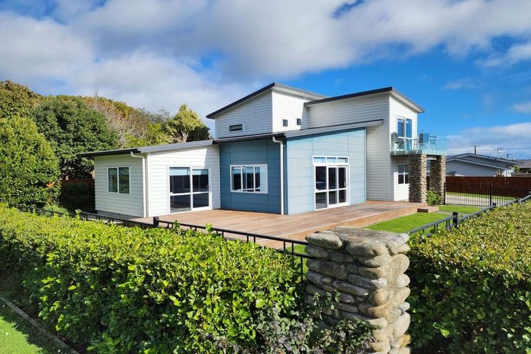 Photo of property in 2 Hemi Street, Waikanae, 5036