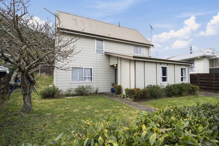 Photo of property in 67 Hartford Crescent, Totara Park, Upper Hutt, 5018